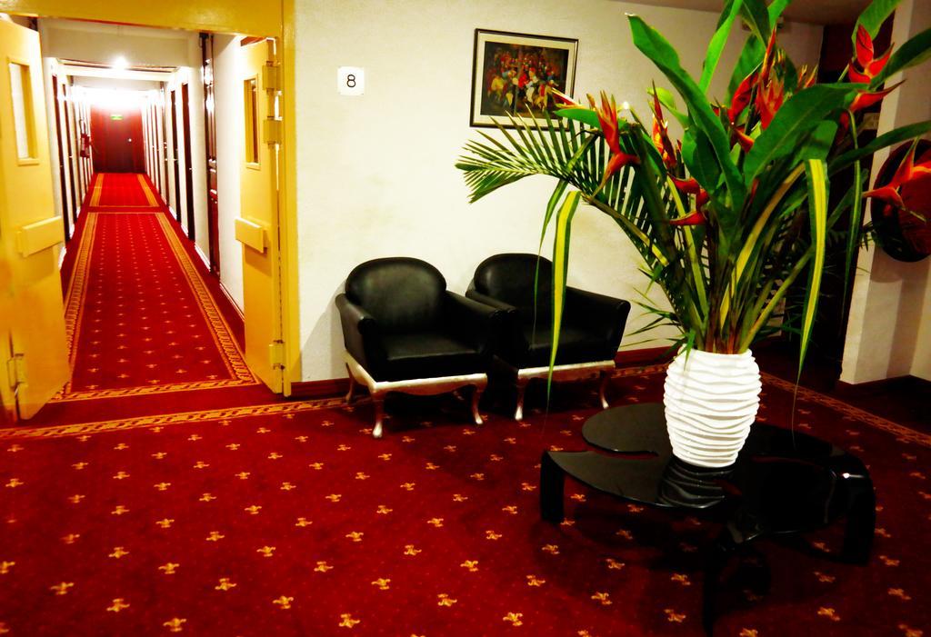 Hotel Sawa ドゥアラ エクステリア 写真