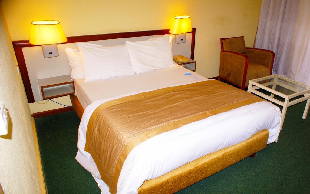Hotel Sawa ドゥアラ エクステリア 写真