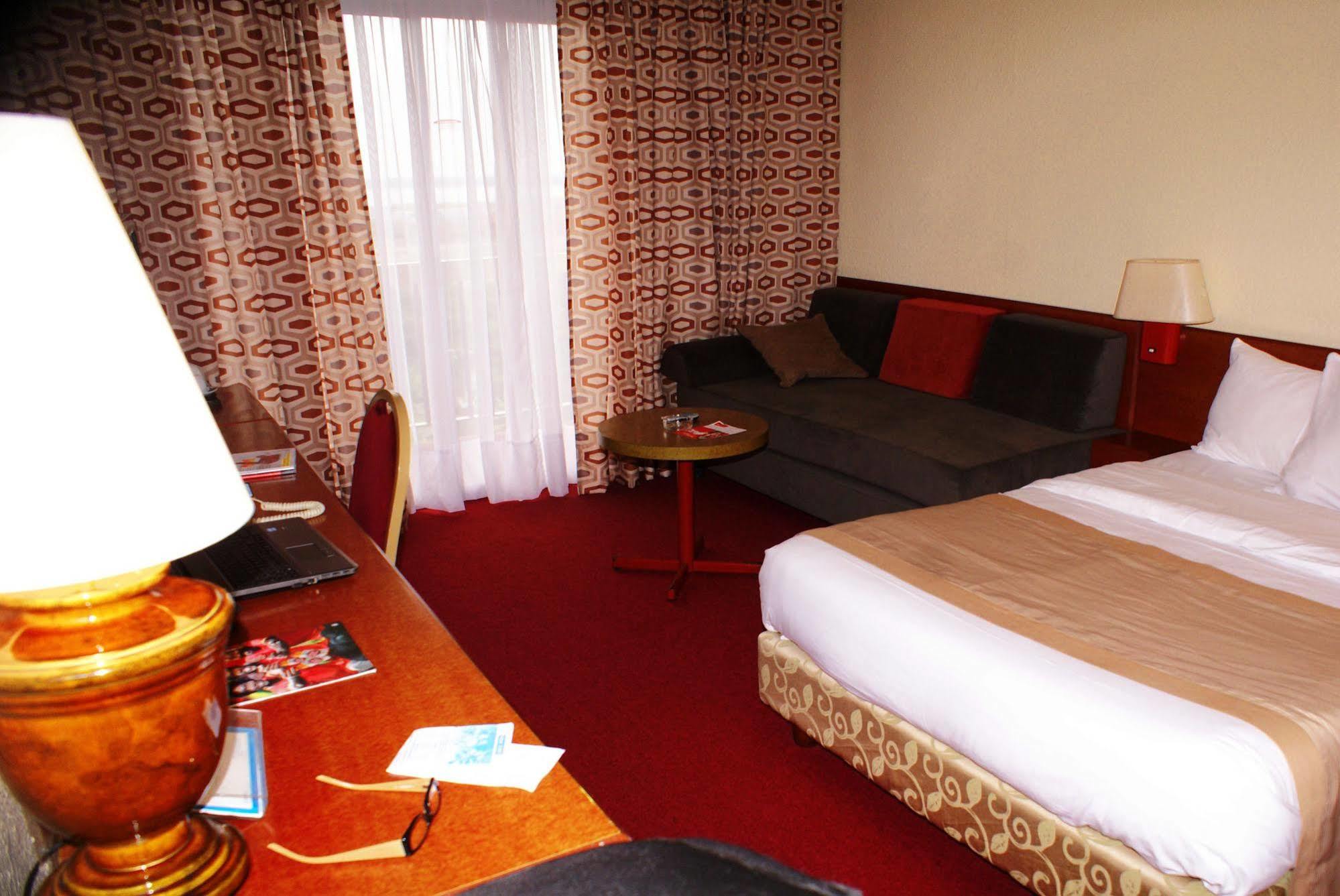 Hotel Sawa ドゥアラ エクステリア 写真
