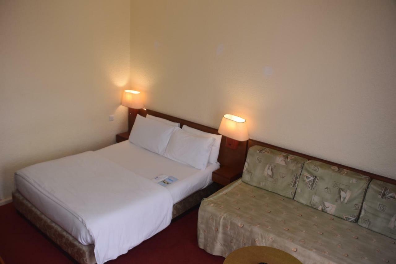 Hotel Sawa ドゥアラ エクステリア 写真